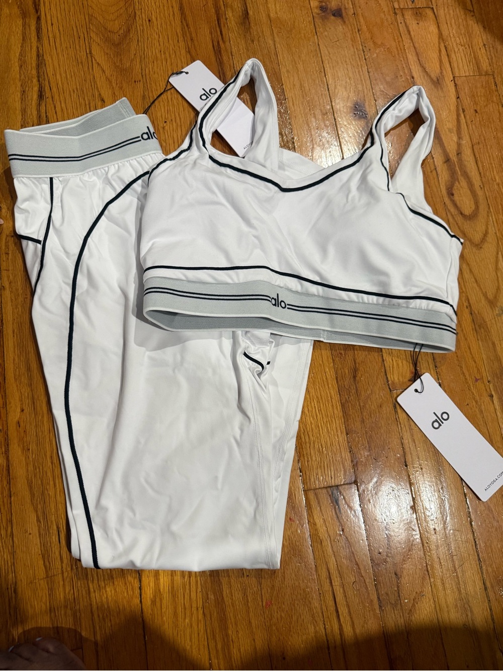 ALO Yoga White Sports Bra and Leggings Set with Black Trim